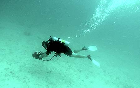 mark using navigator underwater scanner for bentprop palau