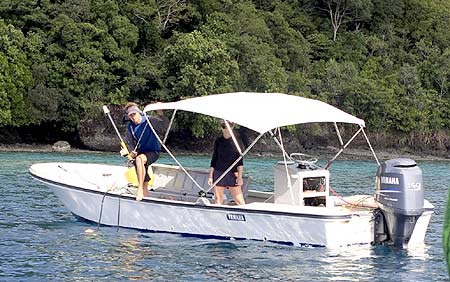 scripps and udel students on bentprop expedition in palau